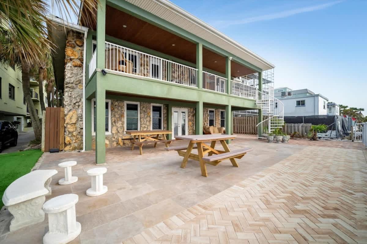 Stones Throw Beachside Bungalow #1 On The Beach Clearwater Beach Exterior foto
