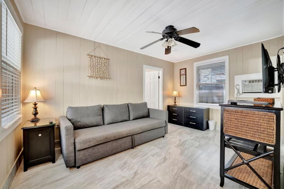 Stones Throw Beachside Bungalow #1 On The Beach Clearwater Beach Exterior foto